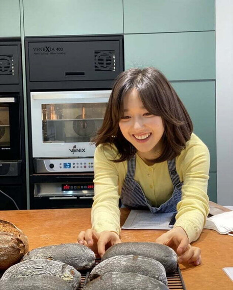 Former Announcer Lee Hye-sung Showcases 5-Year Baking Expertise on 'World of Baking'
