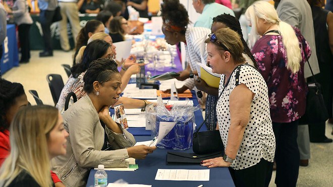 U.S. Private Sector Hiring Hits 7-Month High in February, ADP Reports