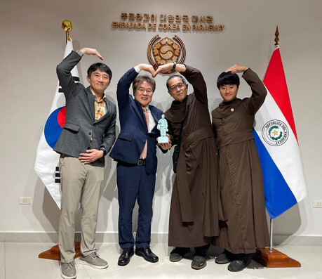 Our Embassy met on Friday, May 29, with the Kkottongnae brothers, who run a nursing home in the city of Caacupé, to learn about their main activities and future plans.