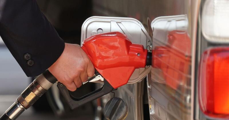 Gasoline Prices Drop for Fourth Consecutive Week as Trump’s Comments Send Global Oil Prices Plummeting