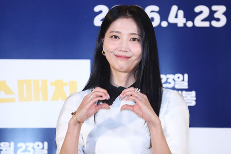Actress Oh Yoon-ah Announces Remarriage After 11 Years: "I Will Continue to Live Happily"