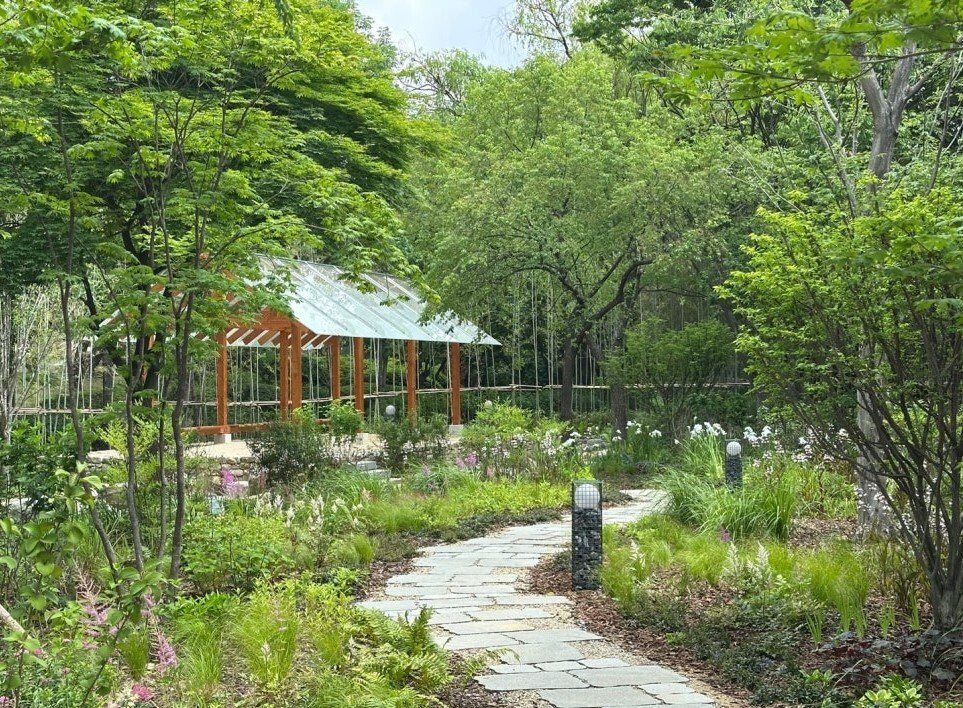 4 Botanical Gardens ...