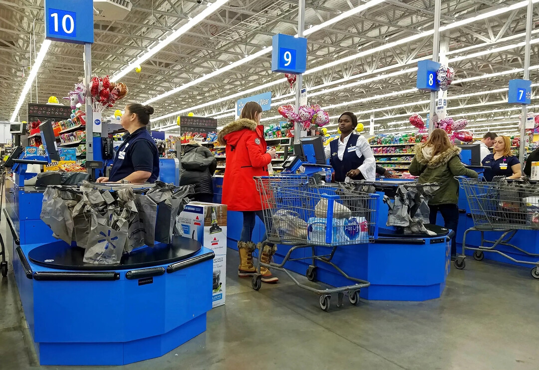 U.S. July Payrolls Unexpectedly Drop, Reigniting Concerns Over Labor Market Cooling
