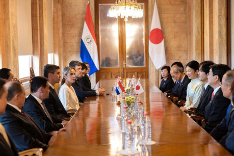 The President of the Republic, Santiago Peña, welcomed Their Imperial Highnesses Fumihito, Prince Akishino—Crown Prince of Japan—and Princess Kiko of Akishino.
