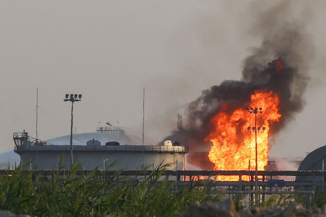 Saudi-Houthi Conflict Escalates: Aramco Headquarters and Yemeni Capital Hit