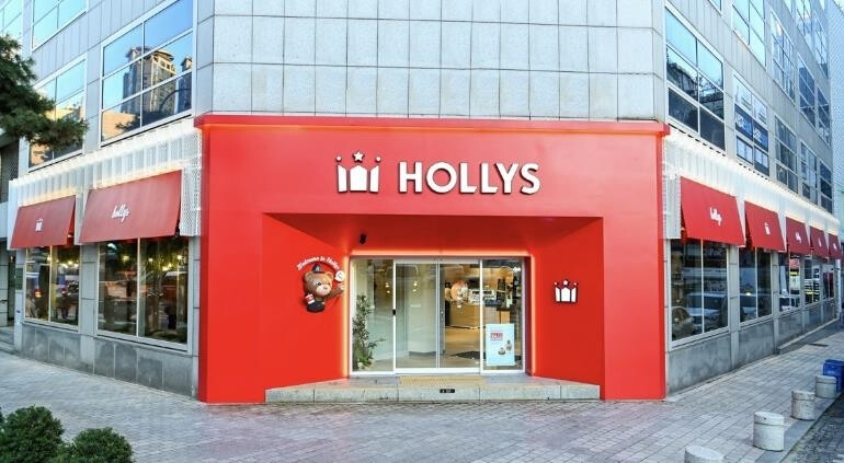 Hollys Suffers Perso...